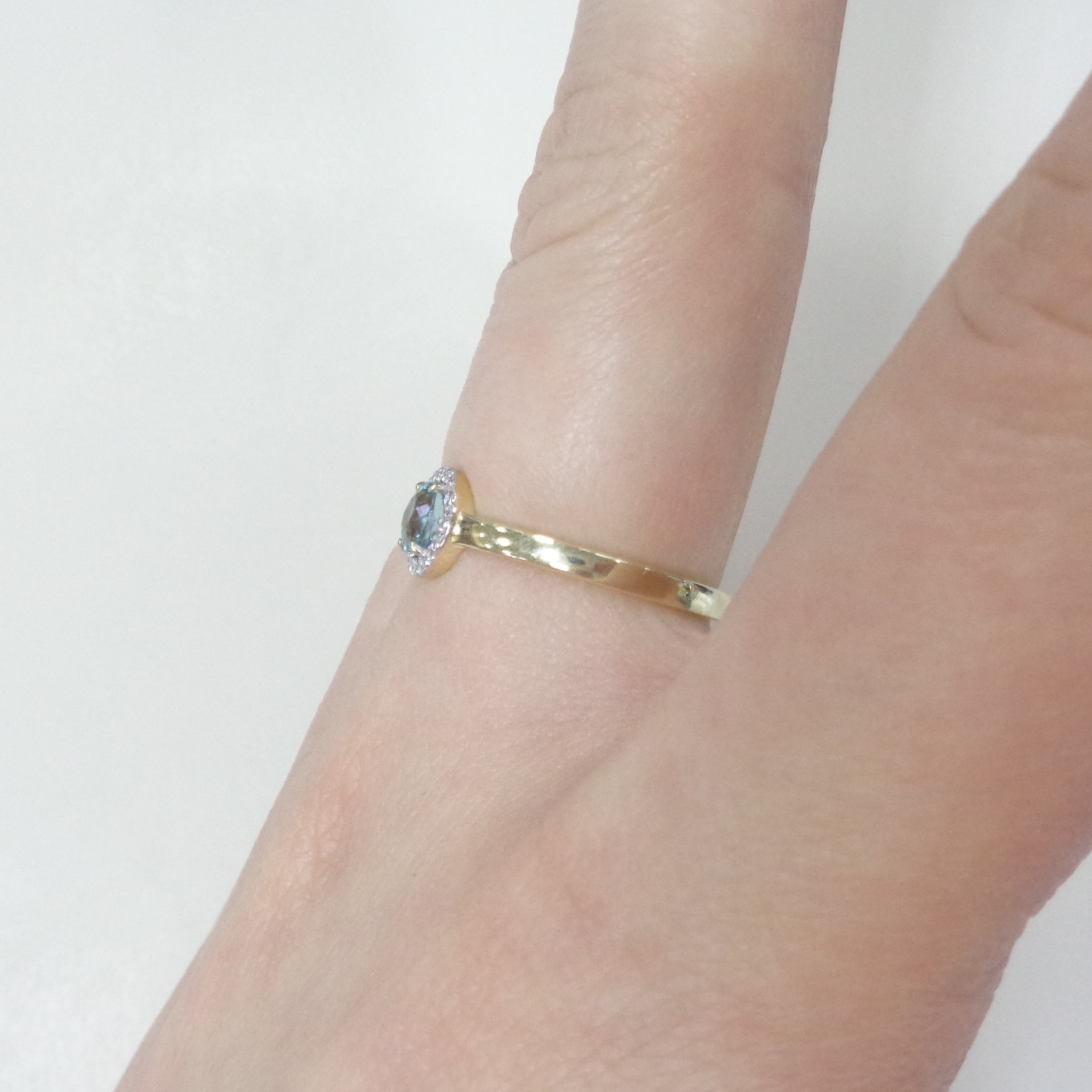 Кольцо из желтого золота с грандидьеритом